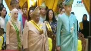 Rumah yang tepat berhadapan dengan rumah ku baru saja di tempat penghuni baru, pindahan dari gorontalo, suami istri dengan 2 anak, seorang cowo dan seorang cewe. Tengku Ahmad Ismail Muadzam Shah Semasa Pemasyuran Tengku Mahkota Pahang Dan Tengku Ampuan Pahang Youtube