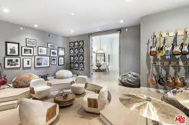 The latest inspiring designs, trends, styles and more are at your fingertips See Photos Of Selena Gomez S New 4 9 Million Encino Mansion