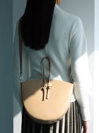 louie ooie 18 winter collection. PEGGY totebag beige. | 디자이너 가방, 가방, 핸드백