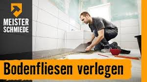 Keramikfliesen können, wie die meisten fliesen, auf verschiedensten bodenbelägen verlegt werden, so auch auf holz, etwa auf einem dielenboden. Bodenfliesen Verlegen Hornbach Meisterschmiede Youtube