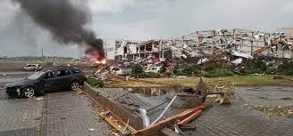 A rare tornado struck along the czech republic's southern border on thursday evening, destroying parts of some towns as strong storms swept through the area. Uaszcdh11a6oim