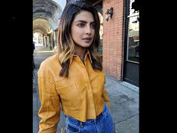 See pictures and shop the latest fashion and style trends of priyanka chopra, including priyanka chopra wearing hair knot, classic bun, loose bun and more. Photo Priyanka Chopra Flaunts Her New Hair Colour In Her Latest Click