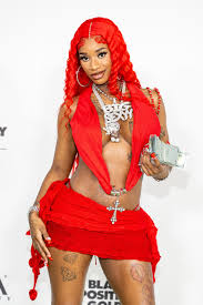 6ix9ines Girlfriend Yailin La Mas Viral Arrested for Hitting Him - XXL