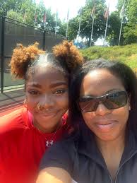 Melissa Kinley (@MelissaKinley)