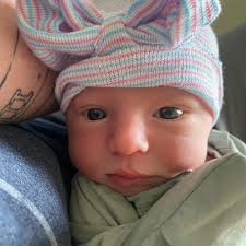 6 months old!!!! It is so crazy how the time flies, the days are long but  the months are disappearing! 6 moths of getting to watch my amazing girl  grow and learn❤️