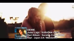 Lagu ini masih berupa single yang didistribusikan oleh label fmc music. Dewie Suratan Cinta Lirik Lagu Slow Rock Youtube
