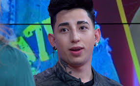 Norman afirma que solo ayuda a Jennifer, pero hay algo más