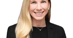 Tara Lang's Instagram, Twitter & Facebook