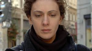 Ritratto femminile alla chabrol, un thriller psicologico privo di enfasi e ricco di suspence. La Sconosciuta Film 2006