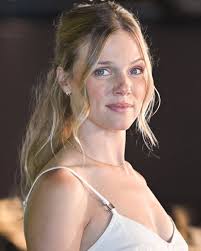 Can I get a heart ❤️ from my lovely fans 🥰