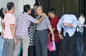 Hadir sama, ketua pegawai eksekutif punb, izwan zainuddin dan ketua pegawai eksekutif autohaus kl, muhammad eezam masripan. Palsu Bon Rayuan Ditolak Dua Bekas Pegawai Kanan Punb Dipenjara Semasa Mstar