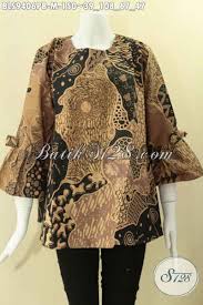 Blouse merupakan model baju wanita terkini sebagai atasan wanita modis yang lagi ngetrend belakangan ini. Jual Blouse Batik Wanita Terkini Model Kancing Belakang Baju Batik Perempuan Terbaru Lengan 7 8 Dan Berpita Untuk Penampilan Lebih Stylish Bls9406pb M Toko Batik Online 2021