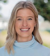 Sarah Dennis's Instagram, Twitter & Facebook