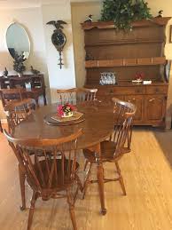 Maple Dining Room Table With 2 Leaves And 4 Matching Chairs The Table Is Approximately 57 Long And 38 Wide And Has Matching Chairs Dining Dining Room Table
