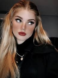 Anna Crivelli Cosplay: Superman Transformation