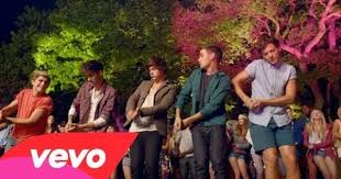 текст песни One Direction Live While We Re Young Which One Direction Music Video Should You Star In One Direction Music One Direction Youtube One Direction Live
