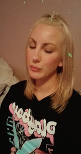 Just felt like showing off my new locks #blondeshavemorefun💇🏼‍♀️💕💋  #dorkanddontcare🤓 #fyp #merrychristmas