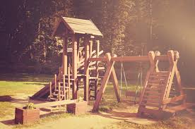 Hallo, unsere kinder sind jetzt alt genug,um sich von ihrem klettergerüst zu trennen.es ist 10 jahre alt,von kettler,in der farbe pink/ lila und es handelt sich um eine doppelschaukel mit klettergerüst.wir. Spielplatz Selber Bauen Die Besten Tipps Und Ideen