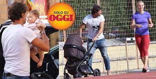 La figlia di #aldomontano infilza le bolle di sapone. Aldo Montano Tenero Papa Tuttofare Con La Figlia Olimpia Mentre Mamma Olga Esclusivo Gossip