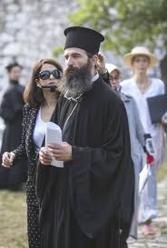 Για την επιστροφή στην όχι και τόσο «κανονική» κανονικότητα γι τον ίδιο μίλησε ο γνωστός. Arhs Serbetalhs Agnwristos Deite Ton Stis Prwtes Toy Fwtografies Ws