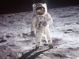 La conquête de la lune s'est inscrite dans le contexte géopolitique très particulier de la guerre froide. Qui Sera Le Prochain Homme A Marcher Sur La Lune We Demain
