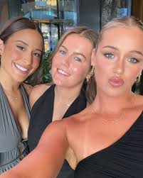 Gals looking gorg at the W Awards 🫶