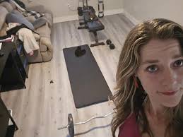 A little snippet from some of today's leg day. I attempted to do RDLs for  the first time. Might need to correct my form a bit and next time go up in