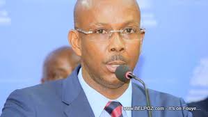 Le gouvernement étudie une hausse des prix de l'essence