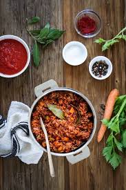 Sauce A La Bolognaise La Veritable Recette Italienne Et Video Un Dejeuner De Soleil Recette Recette Italienne Recette Bolognaise