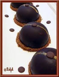 Domes Au Chocolat A La Mousse De Poire Et Croquant Speculos Recette Dome Chocolat Gateaux Et Desserts Et Recette