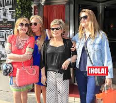 Carmen borrego es fotografiada llegando a la boda de belén esteban con un vestido corto en color malva y manga ancha. Boda Belen Esteban Terelu Campos Y Carmen Borrego Acompanaran A Belen Esteban El Dia De Su Boda