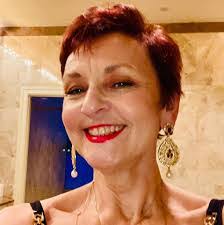 Kim Lesley's Instagram, Twitter & Facebook