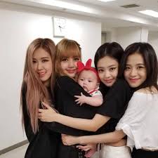 Blackpink Lisa Jisoo Jennie Rose Baby Blackpink Photos Blackpink Black Pink Kpop