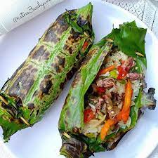 Panaskan minyak dalam wajan di atas api sedang, tumis bumbu halus, masukkan serai dan daun jeruk. Resep Nasi Bakar Cumi Asin Pedas Dan Pare Cah Telur Petai Untuk Makan Malam Okezone Lifestyle