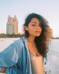A brief study by a dutch student revealed the reason for. Pin By Leah On Avani Gregg Photoshoot Poses Aesthetic Girl American Girl