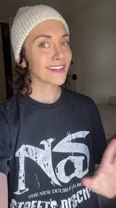 Justine Monteiro's Instagram, Twitter & Facebook