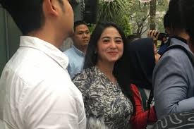 Fakta terbaru ternyata dewi persik bukan covid tapi penyakit mematikan penyanyi dangdut dewi perssik. Dewi Persik Sambangi Polda Metro Jaya Di Tengah Usaha Mediasi Antara News