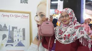 Katalog sophie martin paris apk. Sosok Wanita Inspiratif Di Katalog Sophie Bulan April Leyla Hana