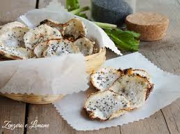 Quando diventano secche e friabili, toglile dal forno per farle raffreddare. Chips Di Rapa Bianca Zenzero E Limone