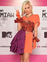 Stay on top of who are the right ones, what will happen behind the scenes and more, every thursday here at call no miaw, with a special guest to comment on. Confira Todos Os Looks De Manu Gavassi No Mtv Miaw 2020 Estrelando