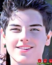 La felicità è lo sguardo rivolto verso Dio. La tristezza è lo sguardo  rivolto verso se stessi”. (B. Carlo Acutis)