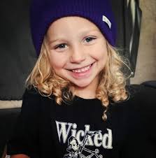 Karen Corn (@kleighcorn)