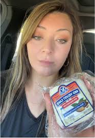 85 Degrees Bakery Red Velvet Cake Review