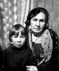 Проявила себя как острохарактерная комедийная актриса, владеющая. Kira Krejlis Petrova Biografiya Lichnaya Zhizn Muzh Deti Filmy Aktrisy