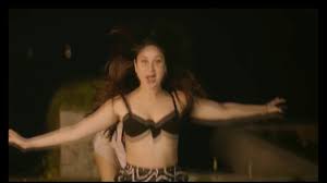 Kareena Kapoor Hot Outfit Veere Di Wedding Youtube In a video, kareena speaks how she's back to acting and introduces the director of veere di wedding, rhea kapoor, who is the sister of sonam kapoor.