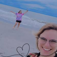 Hi, I just wanted to share my latest creation. It turned out so beautiful.  I just love it. What do you think?🥰🫶🏻