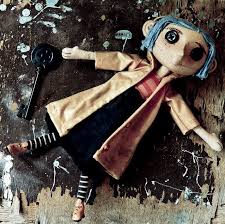 Coraline empieza a pensar que pertenece a este otro mundo. Coraline Coraline Detener El Movimiento Coraline Muneca