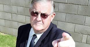 Former Warrnambool mayors support CEO Bruce Anson after Hulin challenge