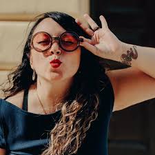 Inspirando talento en el doblaje: La historia de Aisha