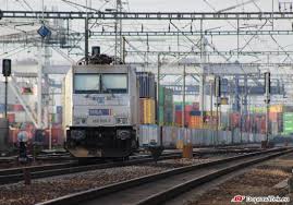 A locomotive or engine is a rail transport vehicle that provides the motive power for a train. V Prazske Uhrinevsi Vykolejila Lokomotiva Bombardier Traxx Dopravacek